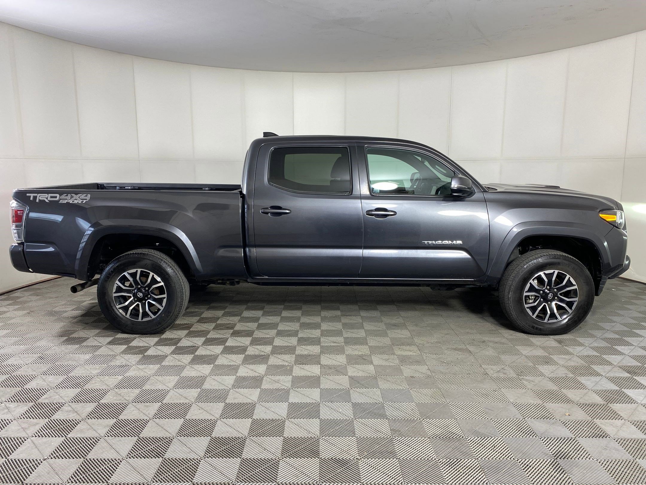 Used 2023 Toyota Tacoma TRD Sport w/ Advanced Technology Package image 8