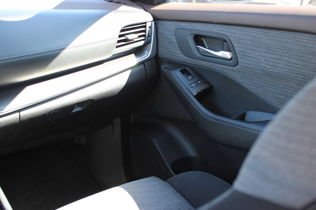 Used 2023 Nissan Rogue SV AWD/4WD image 31