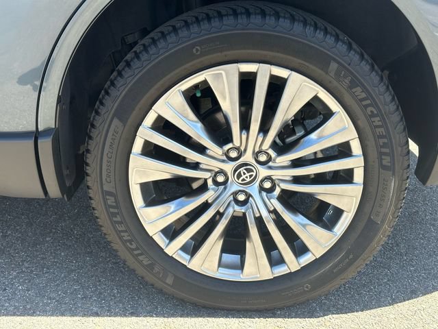 Certified 2022 Toyota Venza XLE AWD/4WD image 33