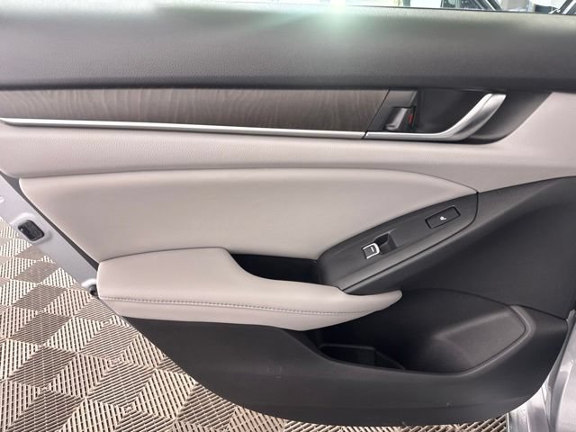 Used 2018 Honda Accord Touring image 23