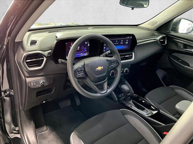 Used 2025 Chevrolet TrailBlazer LS FWD image 14