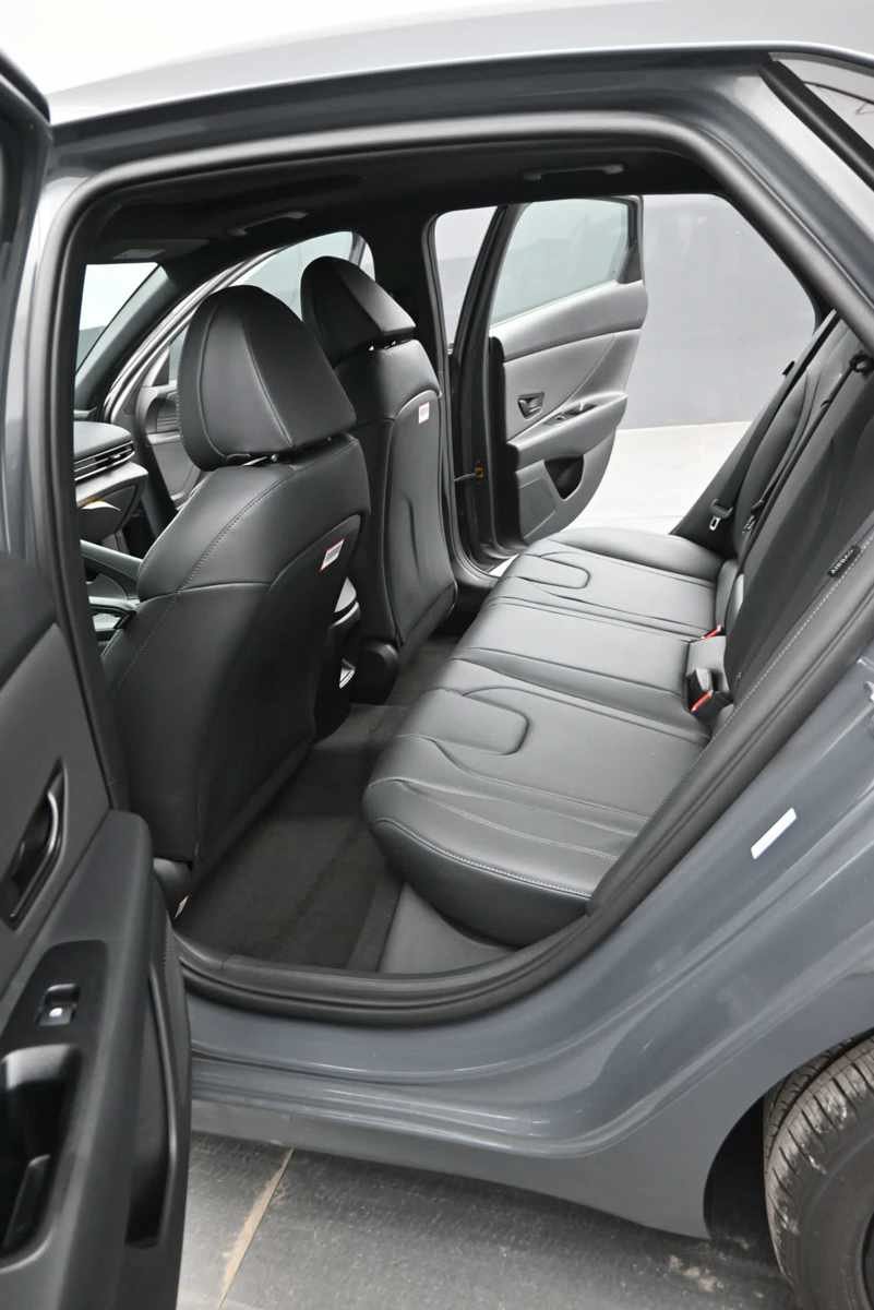 New 2026 Hyundai Elantra SEL Sport FWD image 16