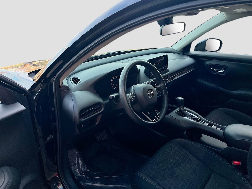 Used 2023 Honda HR-V LX image 9
