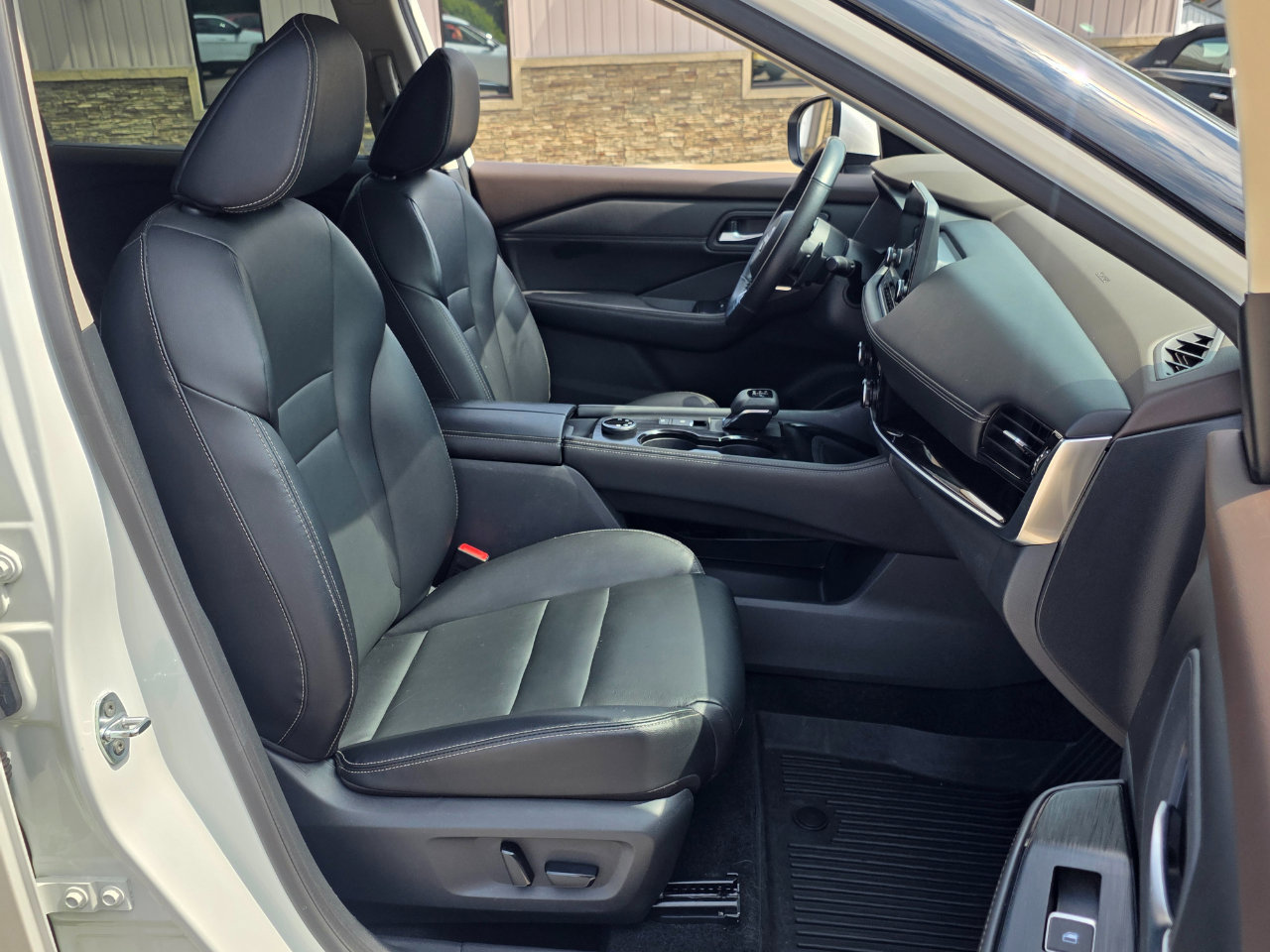 Used 2022 Nissan Rogue SL w/ SL Premium Package image 26