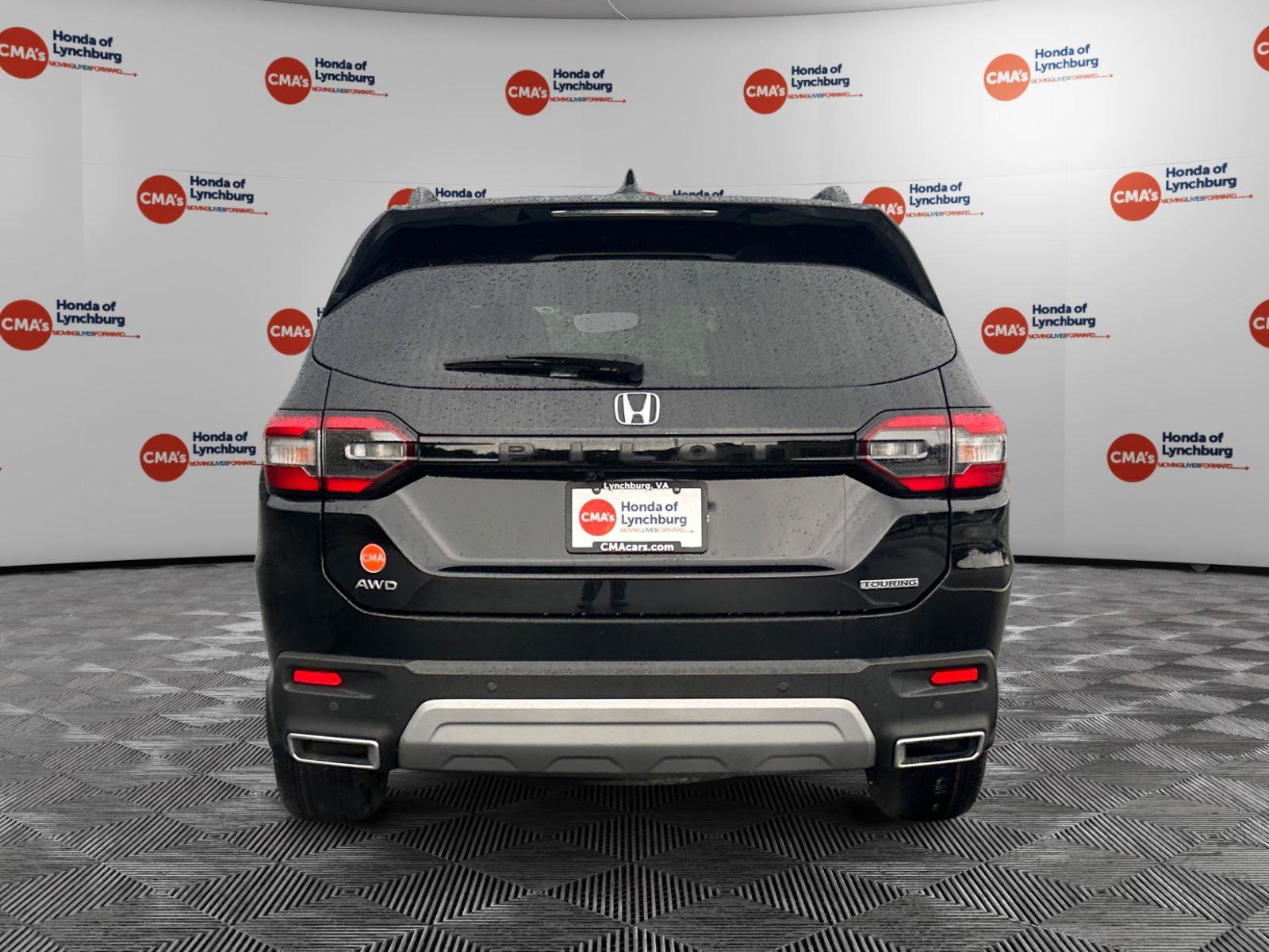 Used 2024 Honda Pilot Touring image 4