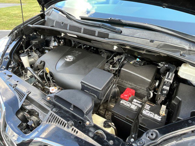 Used 2020 Toyota Sienna SE image 10