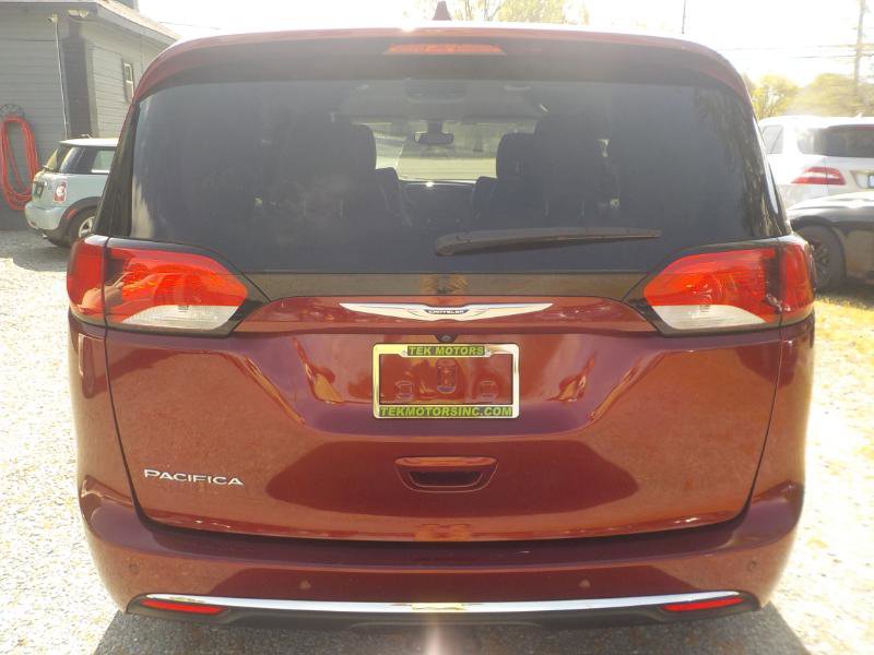 Used 2018 Chrysler Pacifica Touring-L image 4