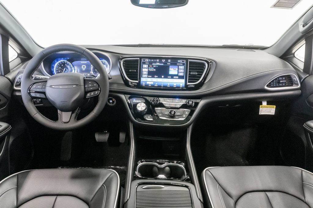 New 2027 Chrysler Pacifica Limited FWD image 29