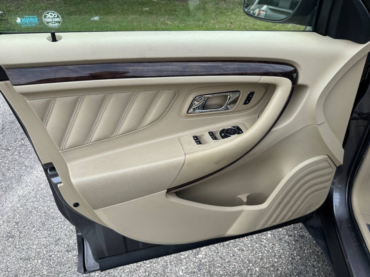 Used 2013 Ford Taurus Limited FWD image 39