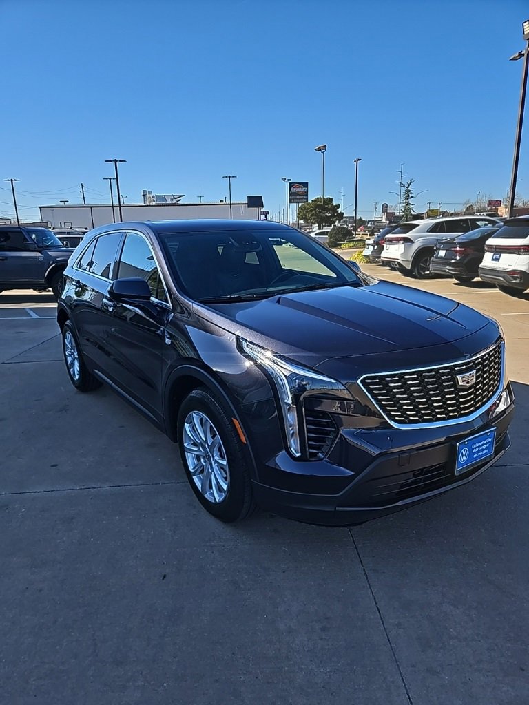 Used 2023 Cadillac XT4 Luxury image 3
