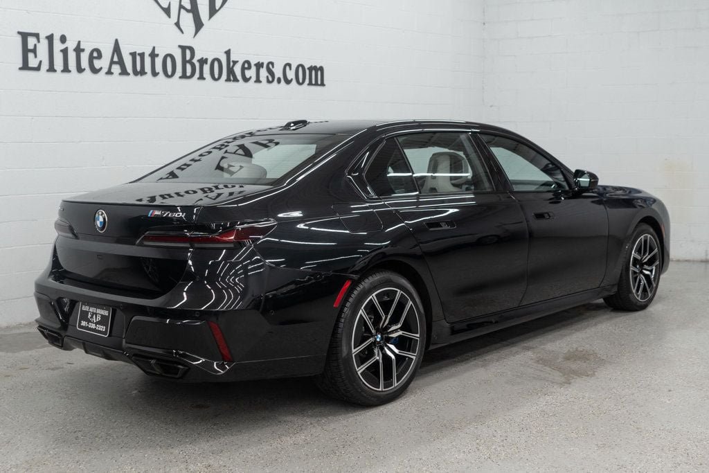 Used 2023 BMW 760i xDrive w/ Executive Package AWD/4WD image 42
