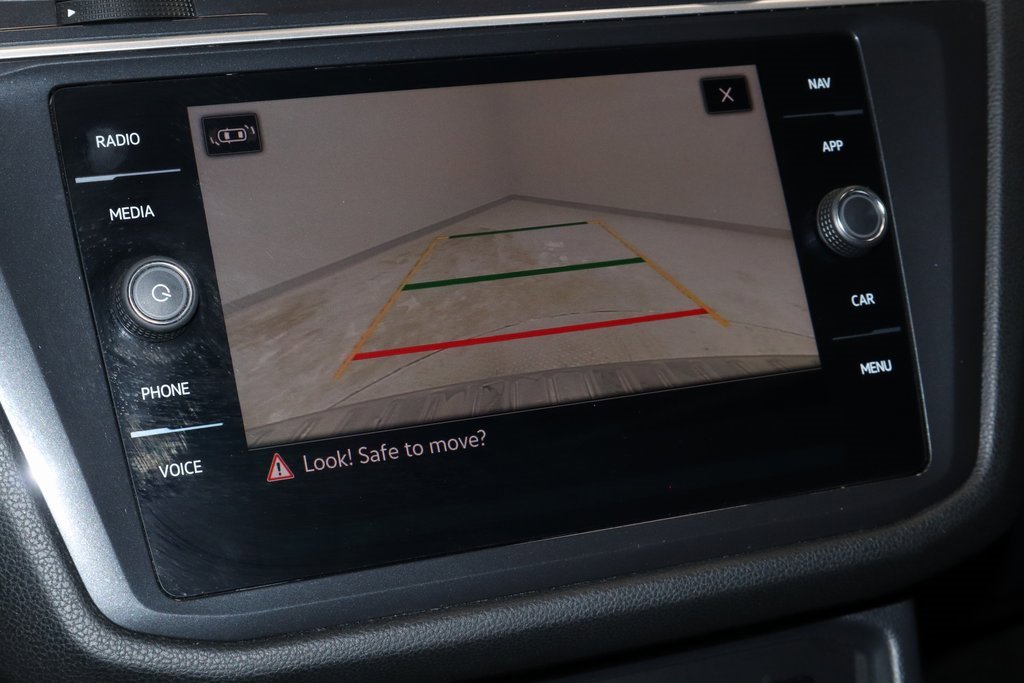 Used 2024 Volkswagen Tiguan SEL R-Line image 3