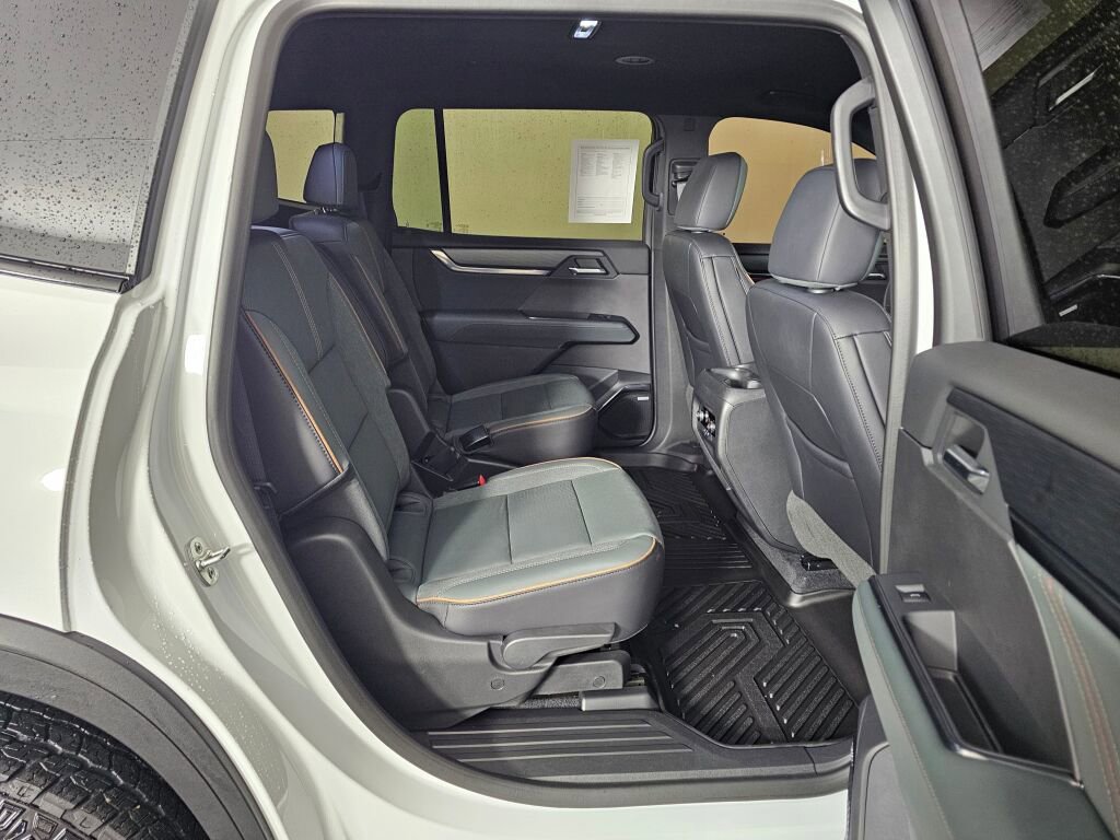 Used 2025 GMC Acadia AT4 image 37
