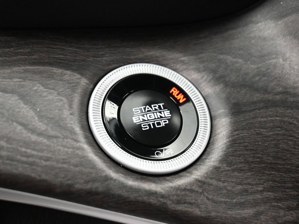 Used 2024 Jeep Grand Cherokee L Limited w/ Black Appearance Package image 28