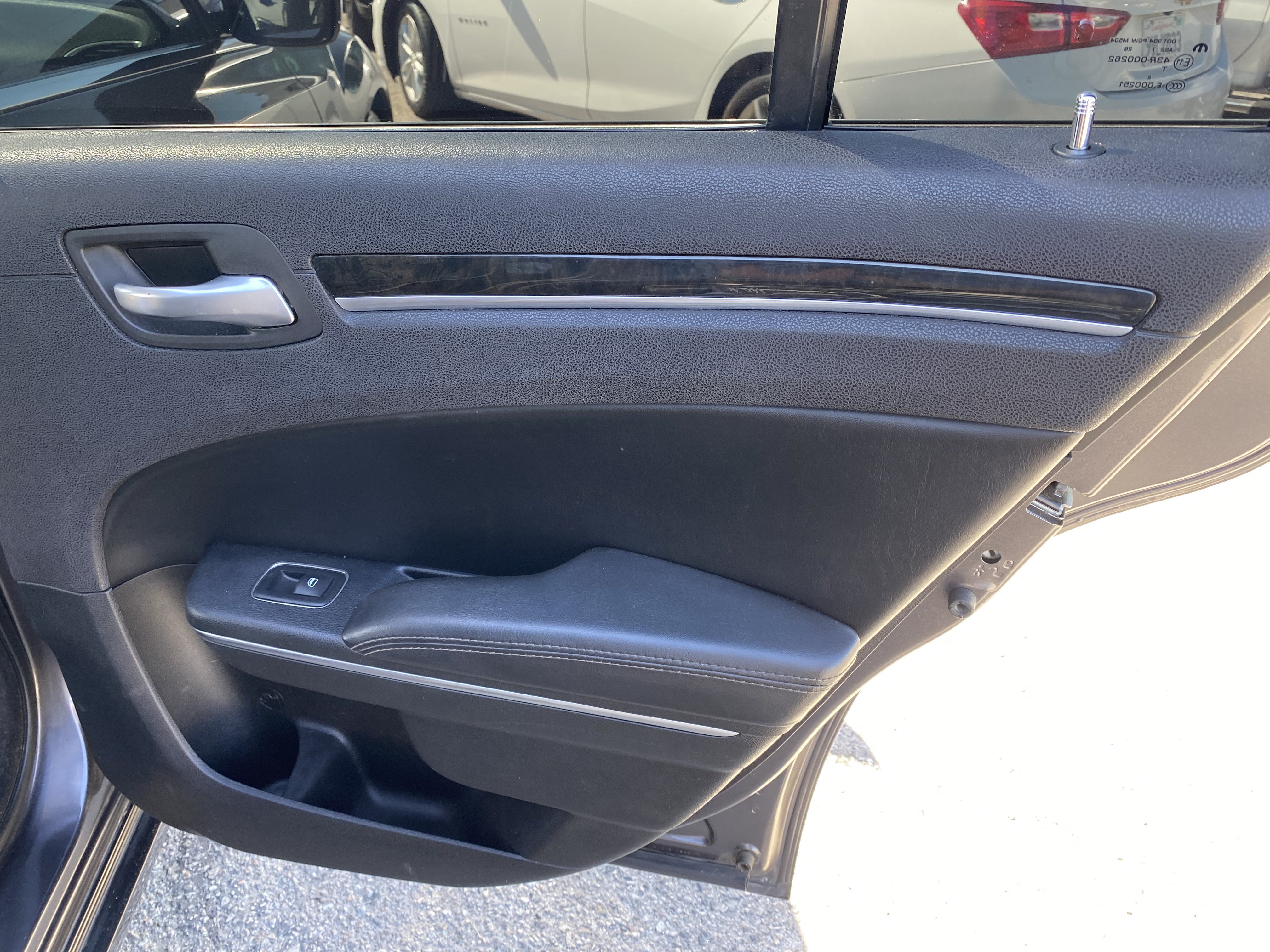 Used 2017 Chrysler 300 C RWD image 18