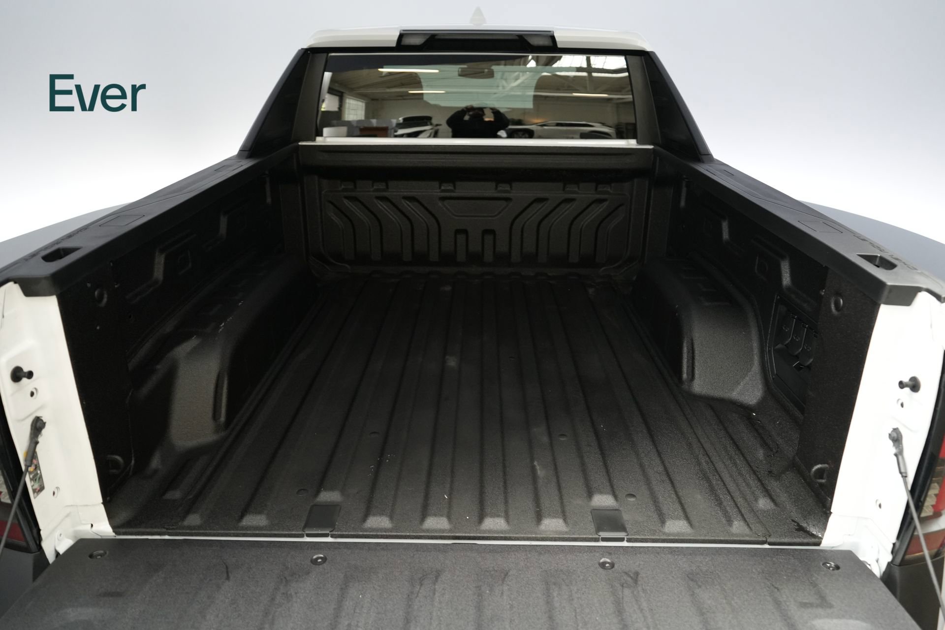 Used 2025 Chevrolet Silverado EV LT AWD/4WD image 8