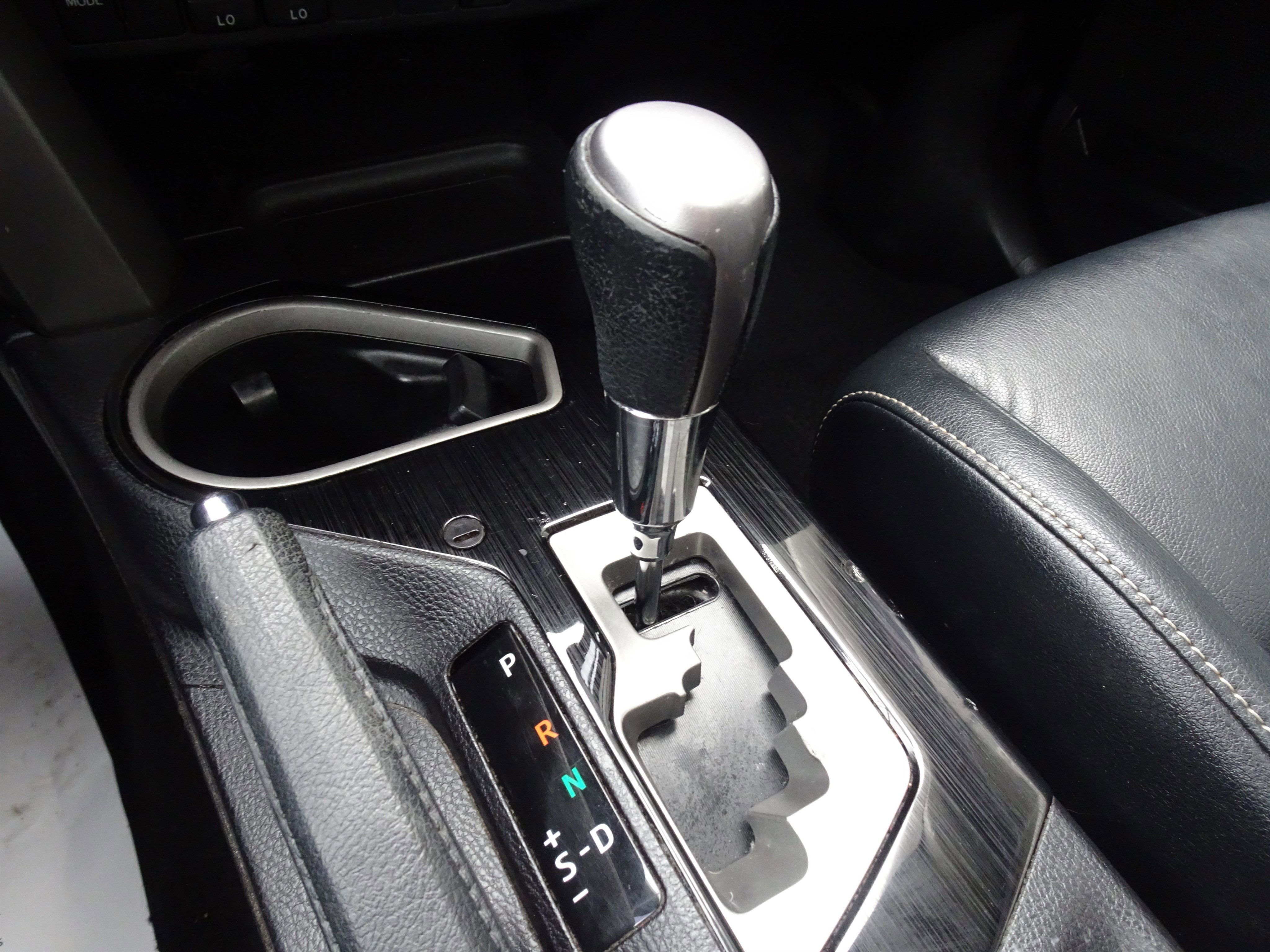 Used 2016 Toyota RAV4 Limited image 17