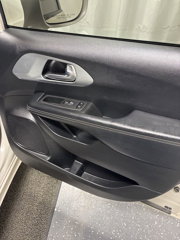 Used 2020 Chrysler Pacifica Touring w/ S Appearance Package image 34