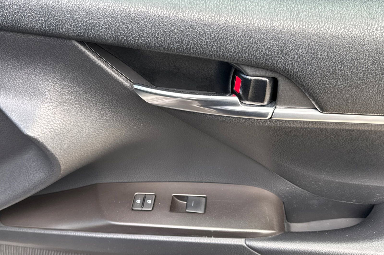 Used 2022 Toyota Camry SE FWD image 22