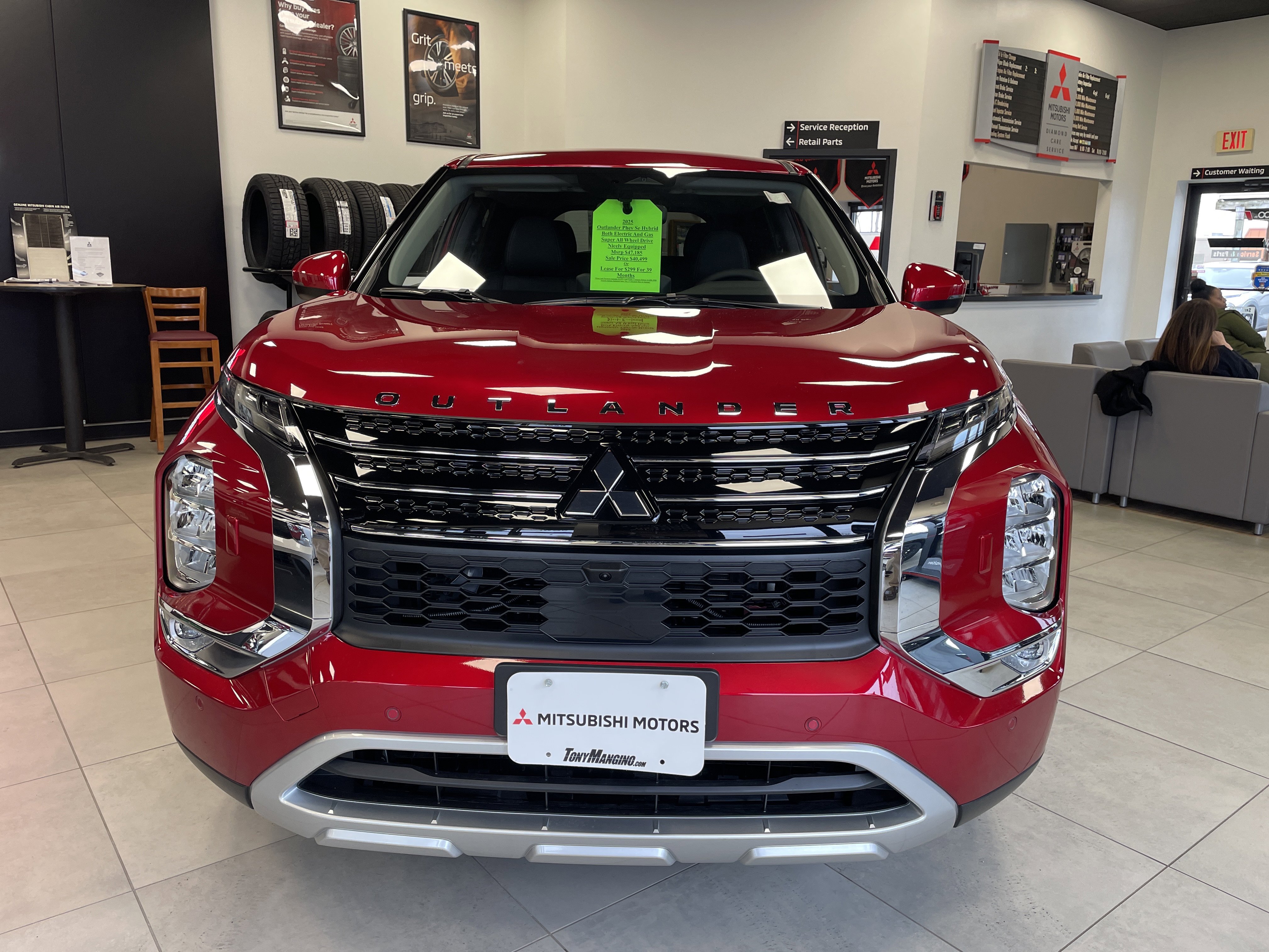 New 2025 Mitsubishi Outlander SE image 2