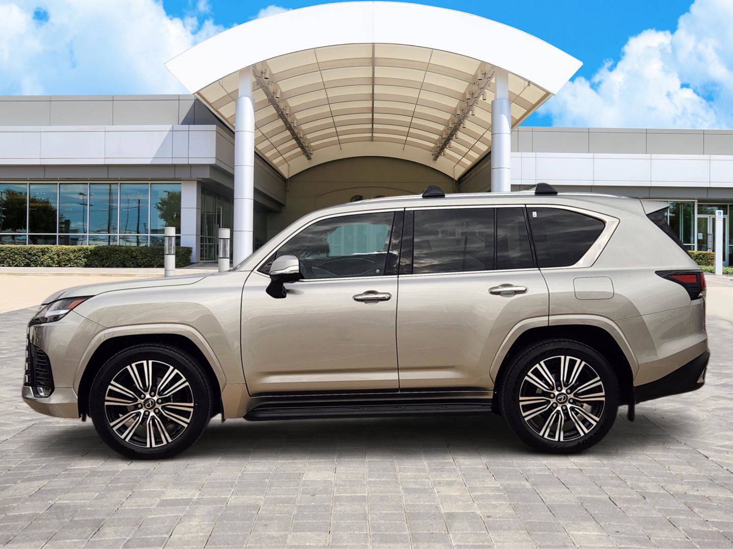 Used 2025 Lexus LX 600 4WD w/ Luxury Package image 3