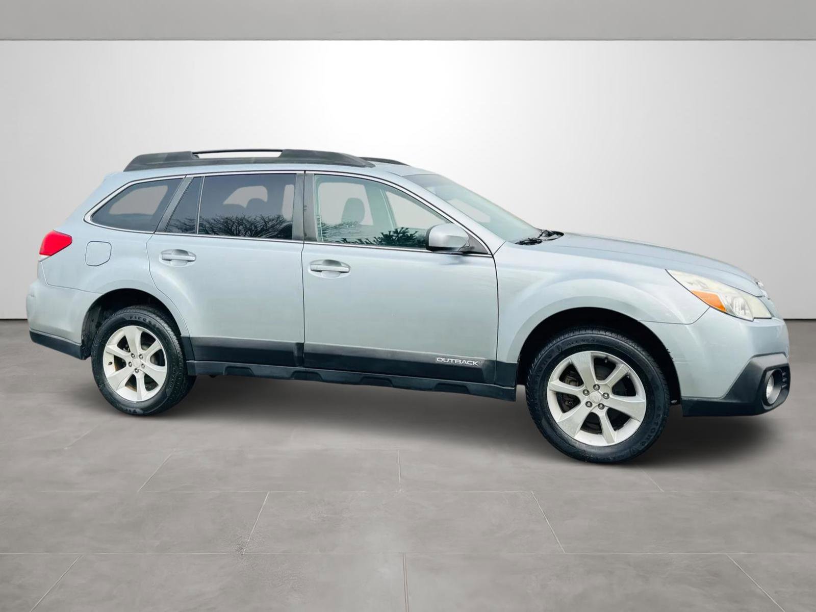 Used 2013 Subaru Outback 2.5i Premium AWD/4WD image 8