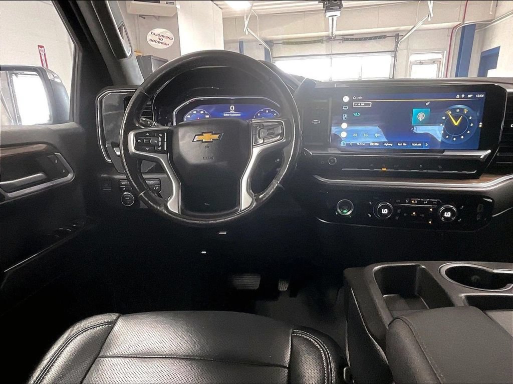 Used 2022 Chevrolet Silverado 1500 LT AWD/4WD image 16