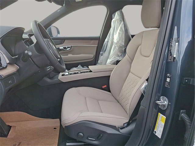 New 2026 Volvo XC90 B6 Plus w/ Protection Package Premier image 6