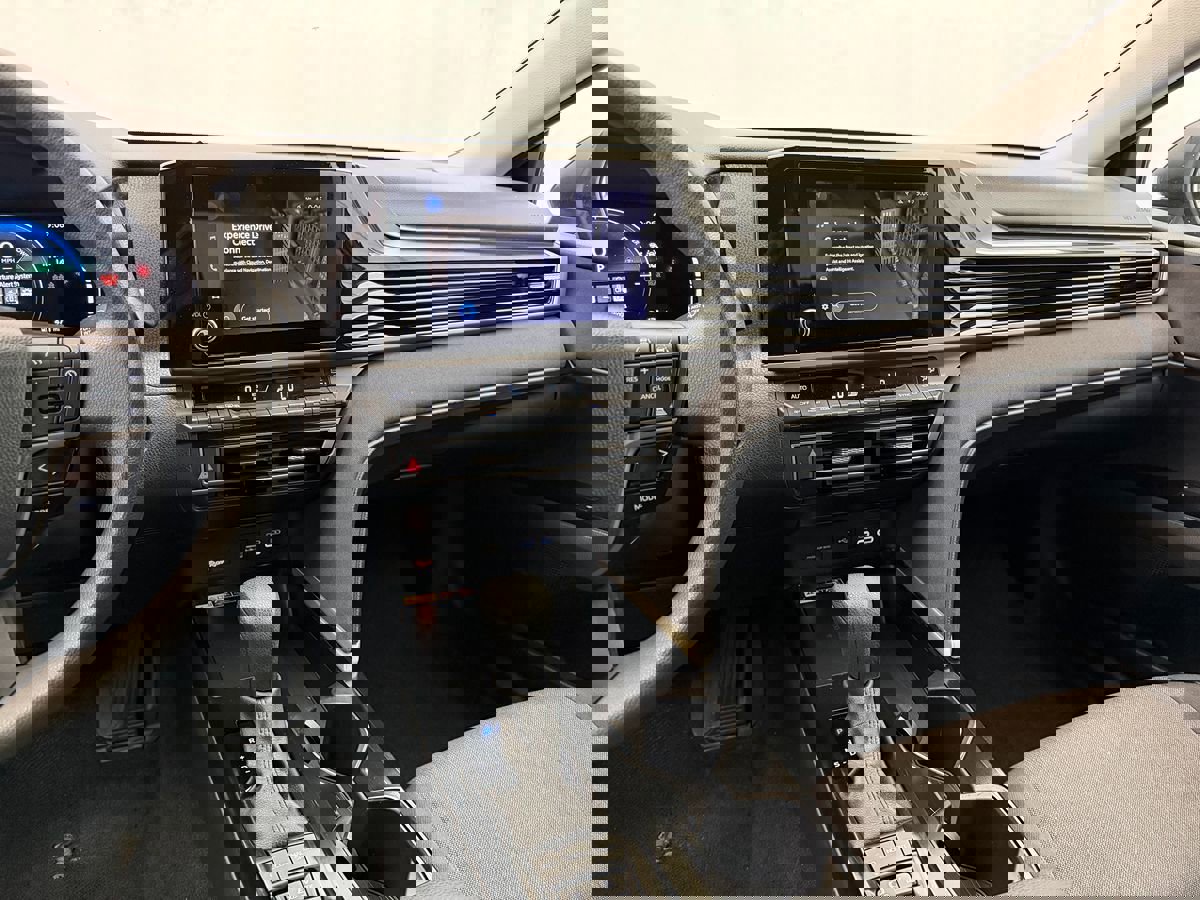 Used 2025 Toyota Camry LE image 17