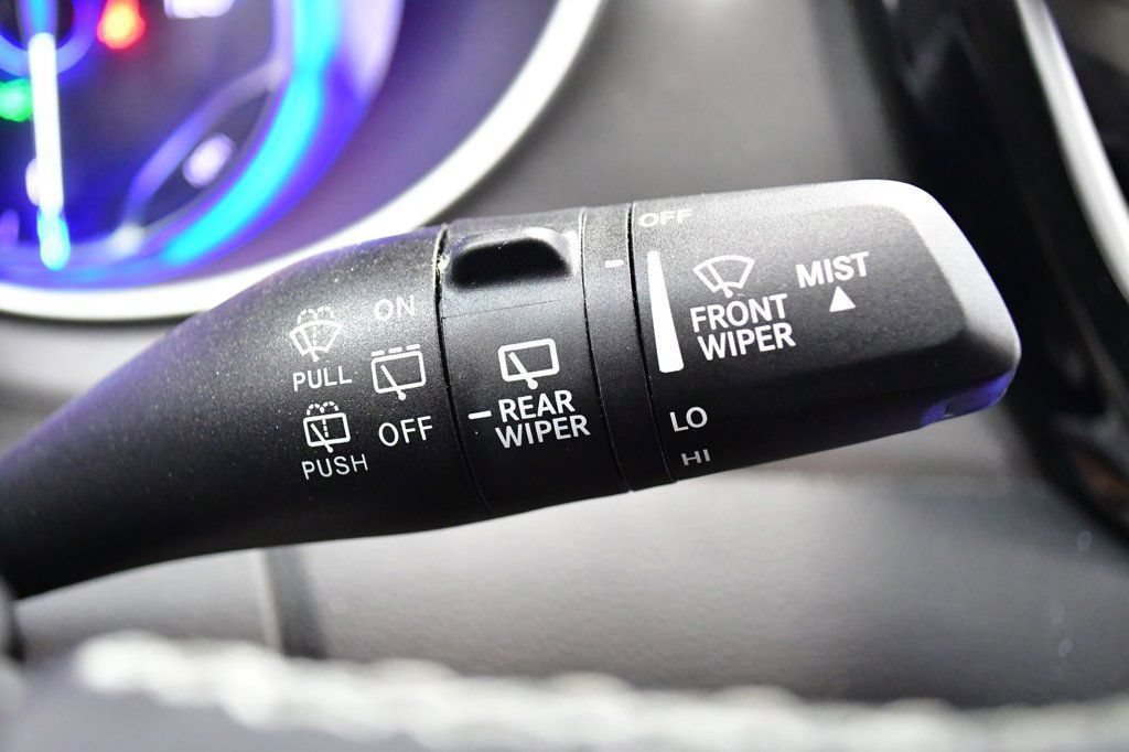 Used 2024 Chrysler Pacifica Touring-L FWD image 16