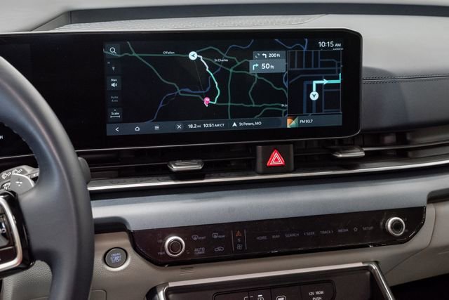 Certified 2025 Kia Carnival EX image 15