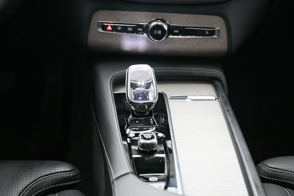 Certified 2024 Volvo XC90 T8 Ultimate w/ Lounge Package AWD/4WD image 32