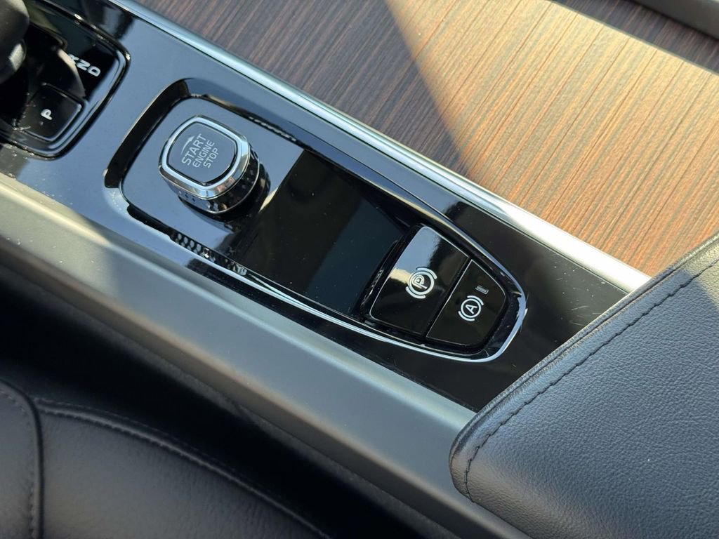 Certified 2023 Volvo XC60 B5 Plus image 29