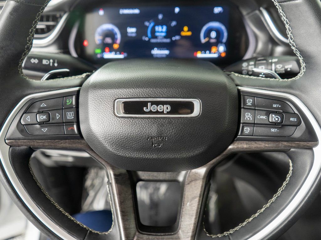 Used 2023 Jeep Grand Cherokee Limited image 14