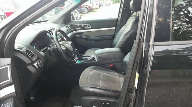 Used 2017 Ford Explorer XLT w/ Equipment Group 202A AWD/4WD image 5