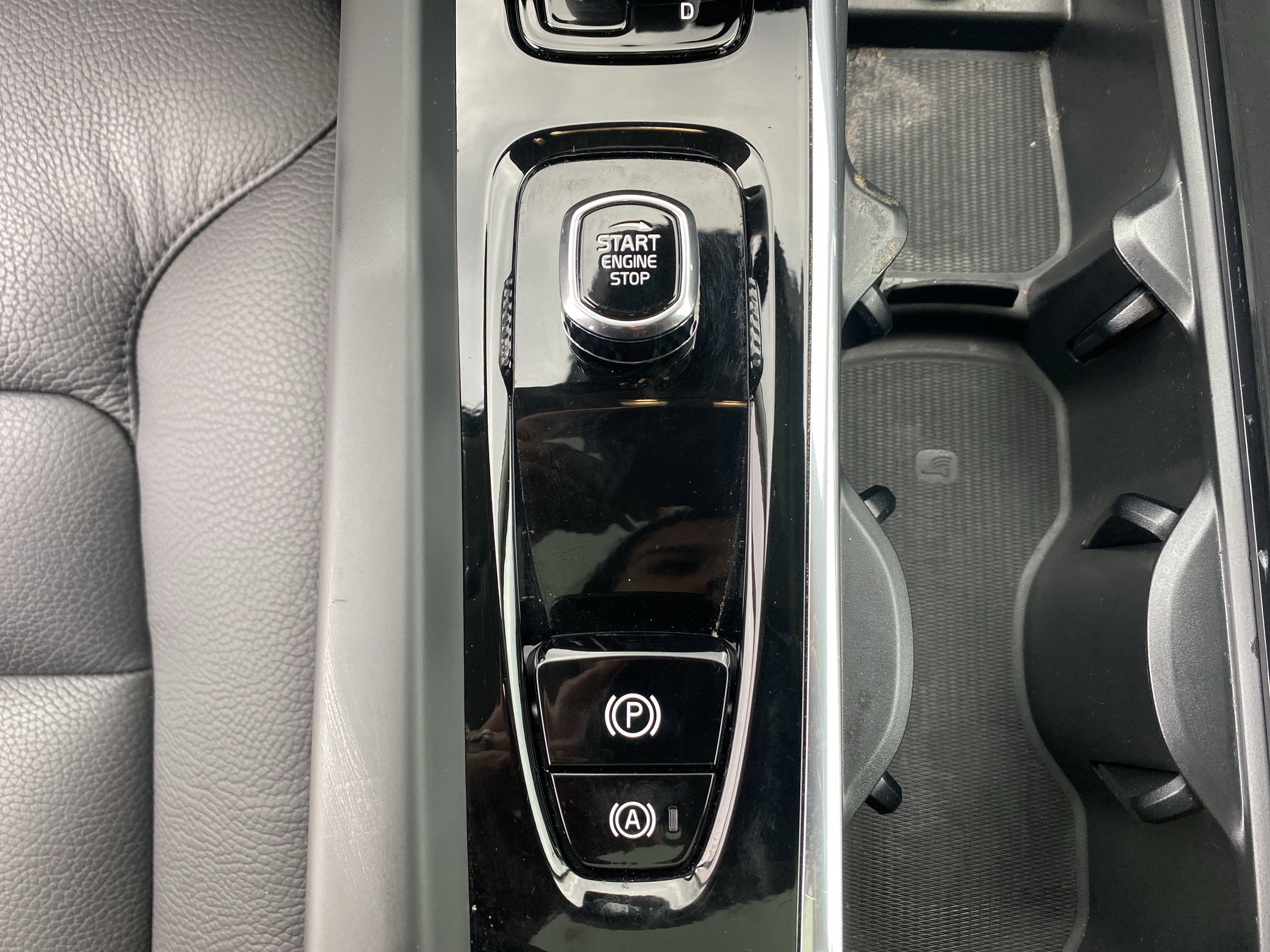 Used 2025 Volvo V60 B5 Cross Country Plus image 43