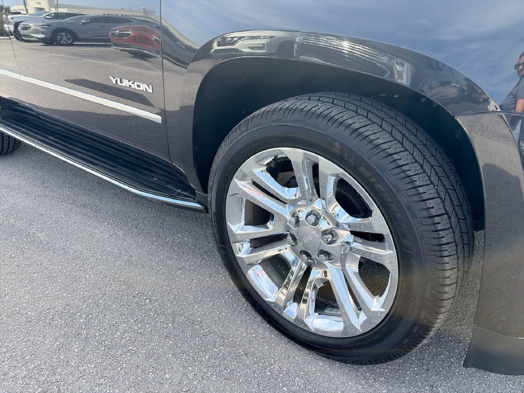 Used 2020 GMC Yukon SLT w/ Premium Edition RWD image 38