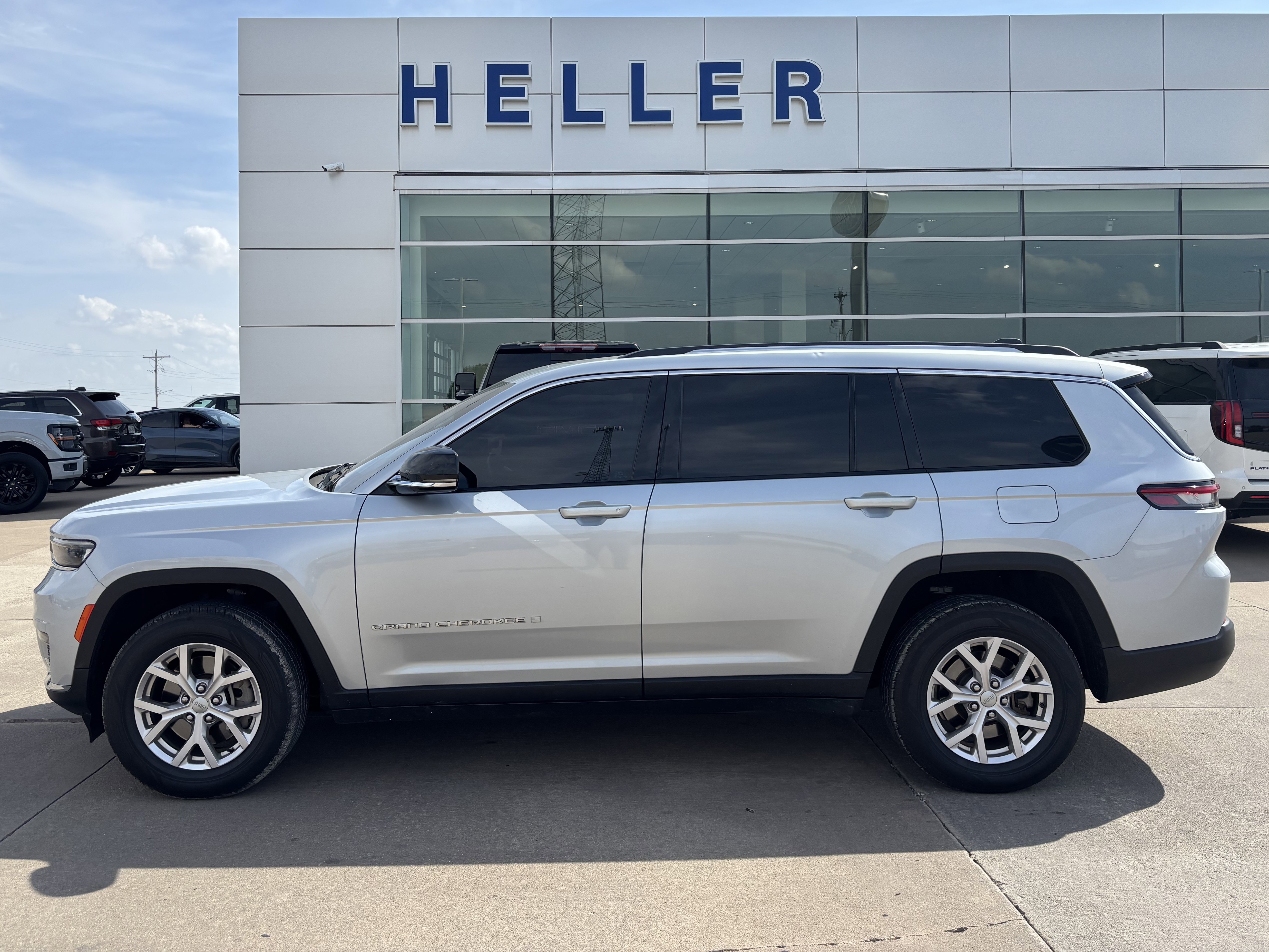 Used 2021 Jeep Grand Cherokee L Limited AWD/4WD image 3