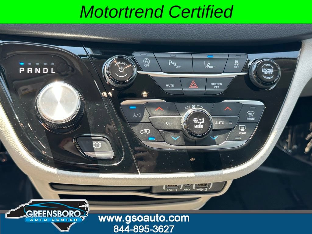 Used 2024 Chrysler Pacifica Touring-L FWD image 27