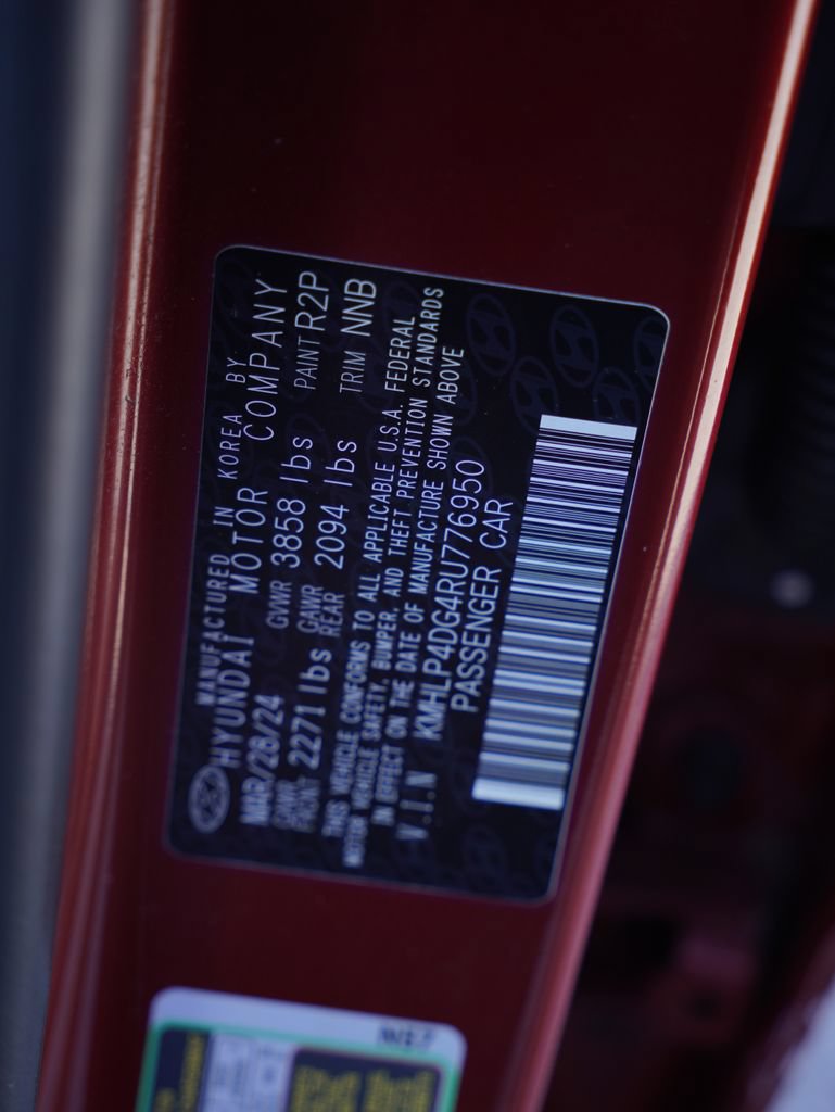 Used 2024 Hyundai Elantra Limited FWD image 7