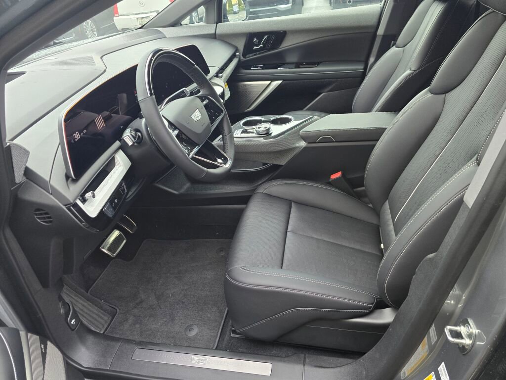 New 2026 Cadillac Optiq Luxury 2 image 23