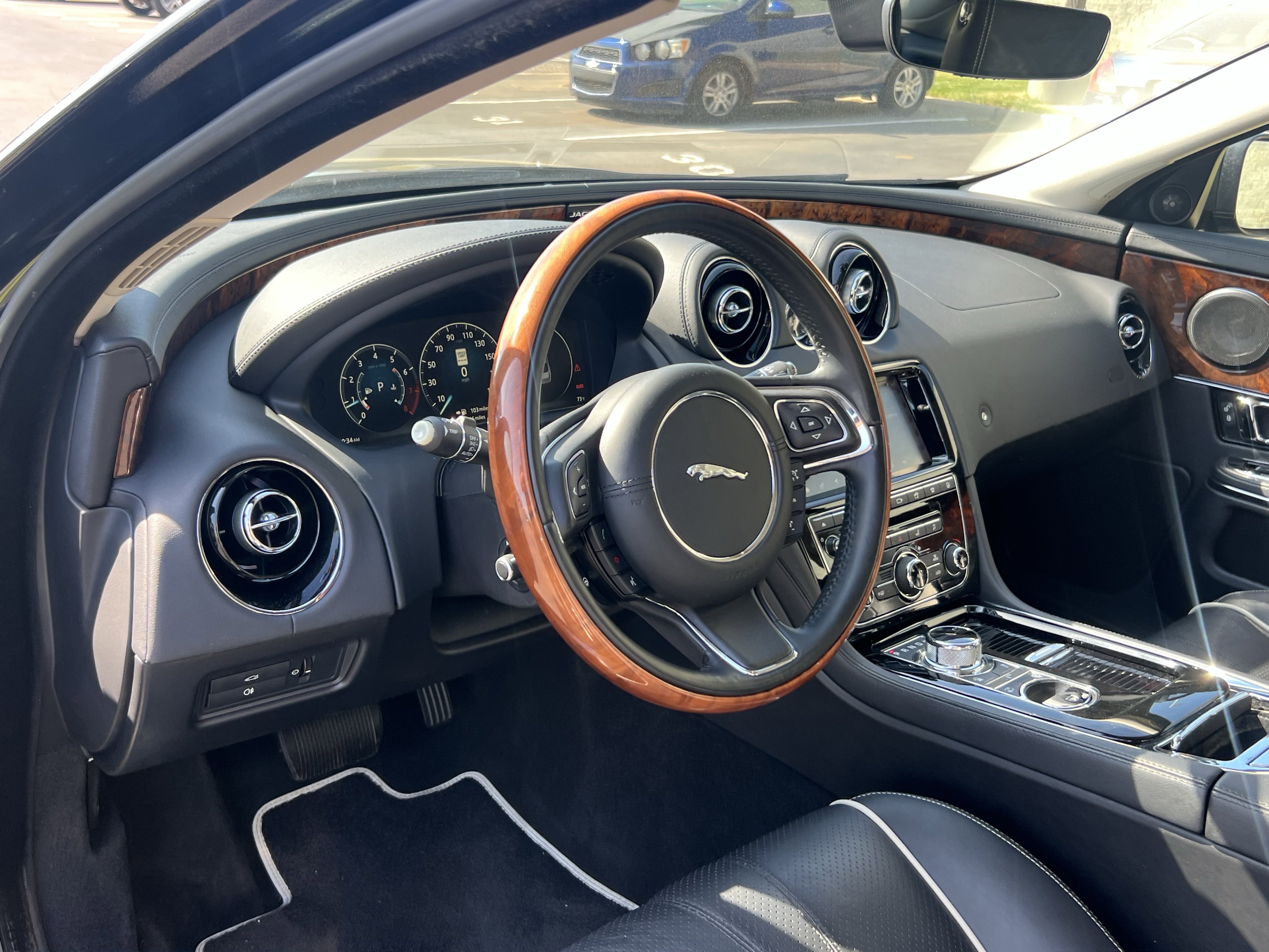 Used 2019 Jaguar XJ R-Sport image 24