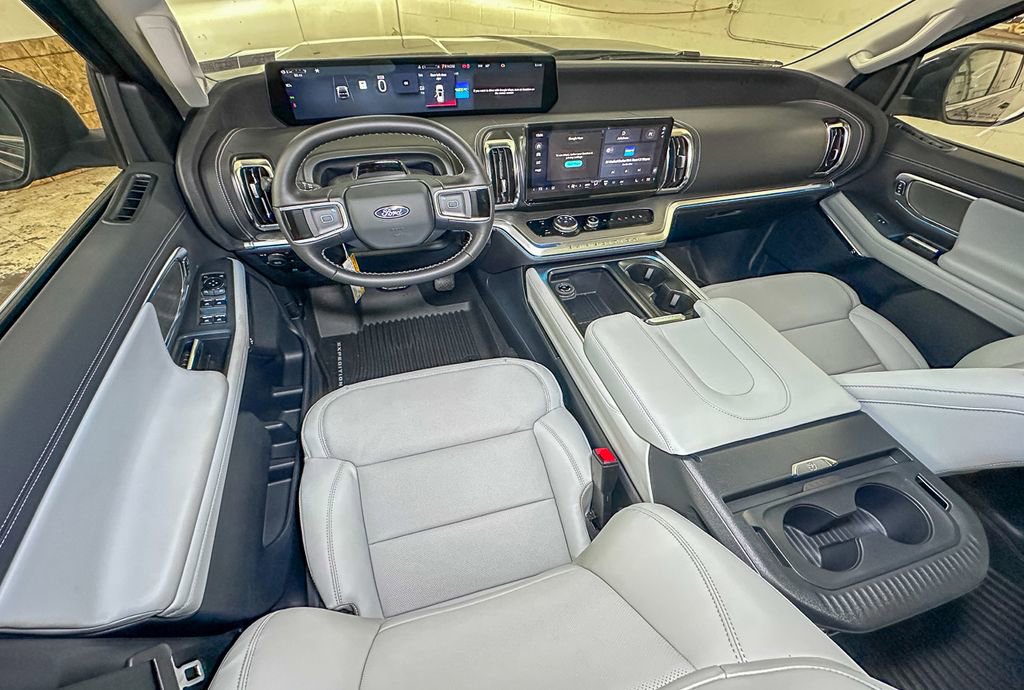 New 2026 Ford Expedition Platinum image 9