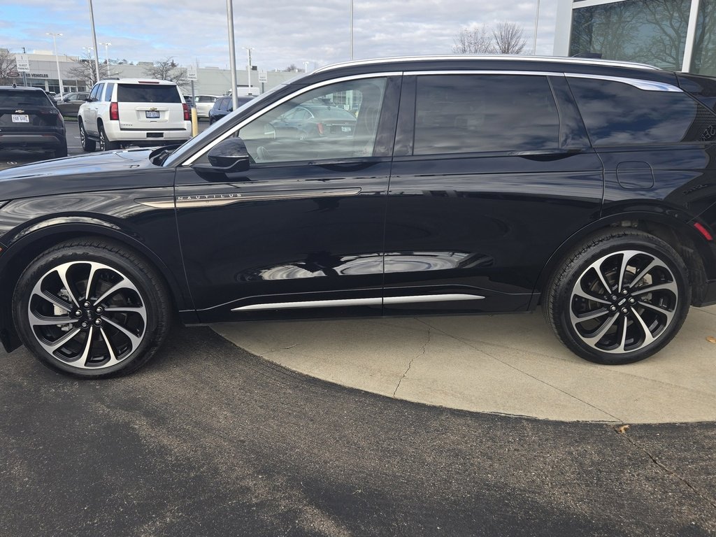 Certified 2024 Lincoln Nautilus Black Label image 4