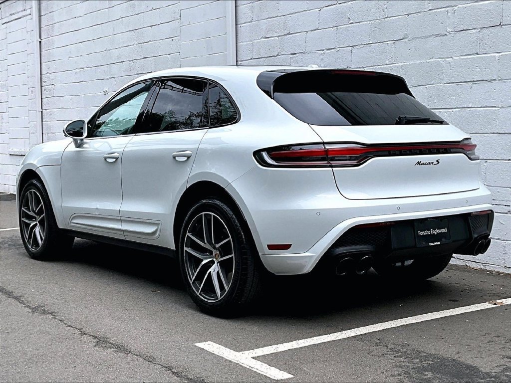 Certified 2023 Porsche Macan S AWD/4WD image 3