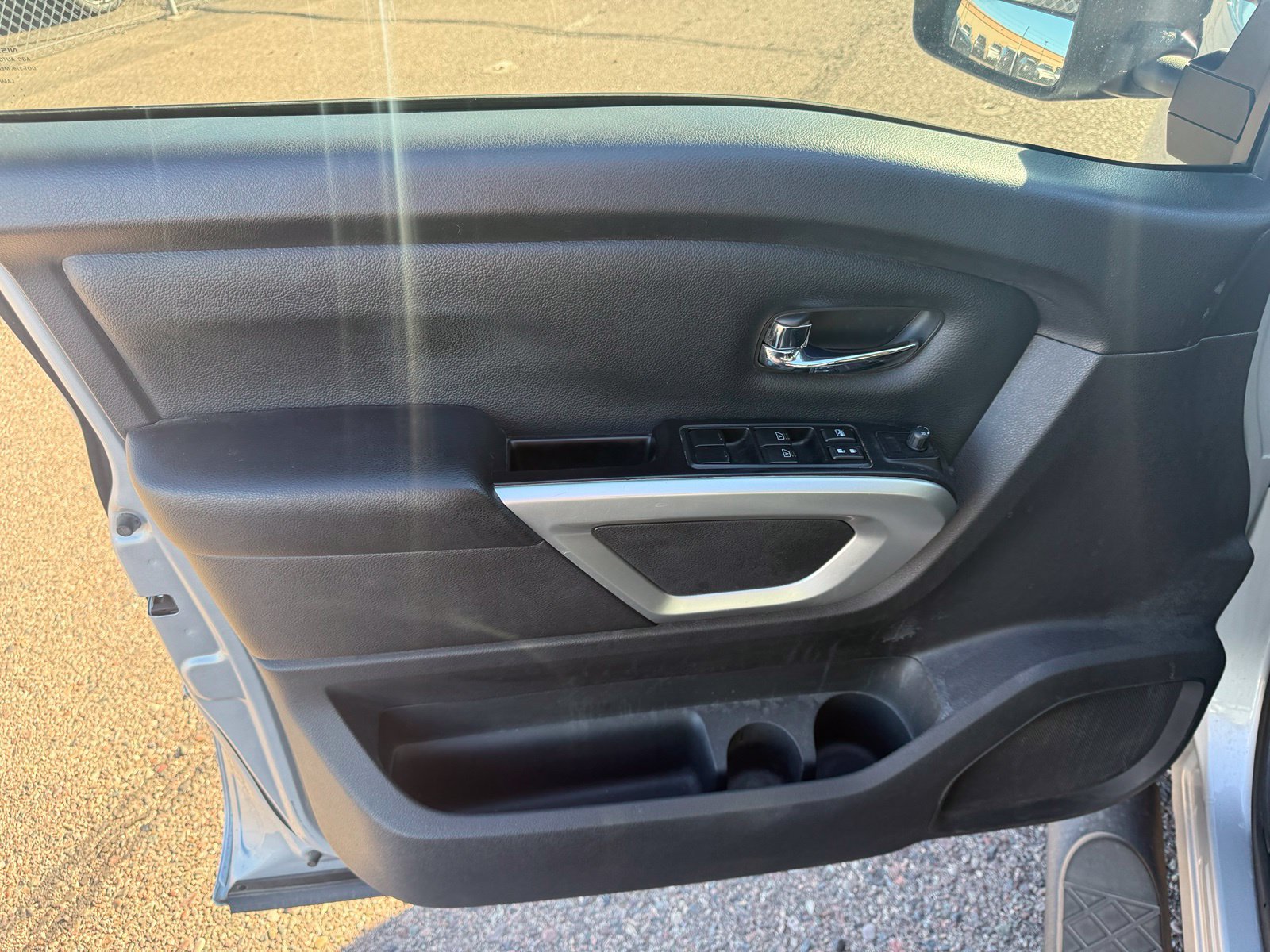 Used 2020 Nissan Titan SV w/ SV Convenience Package RWD image 16