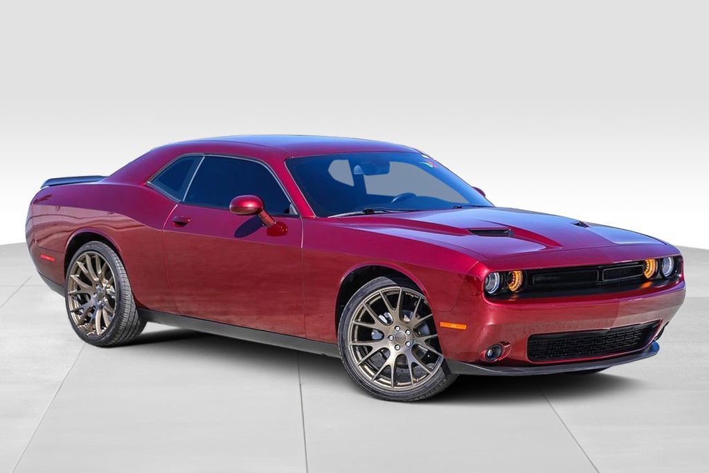 Used 2023 Dodge Challenger SXT w/ Blacktop Package image 2