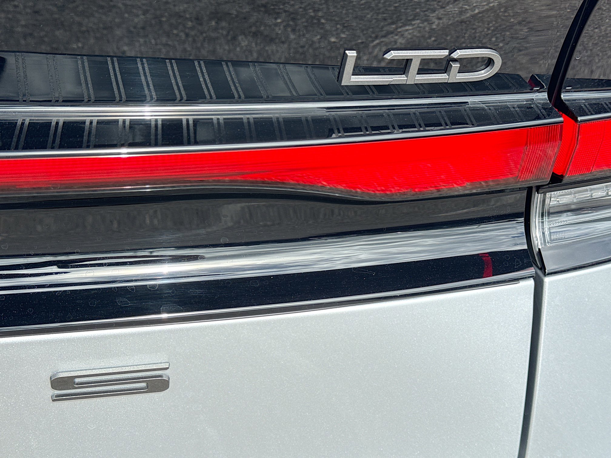 Used 2024 Toyota Prius Limited FWD image 11