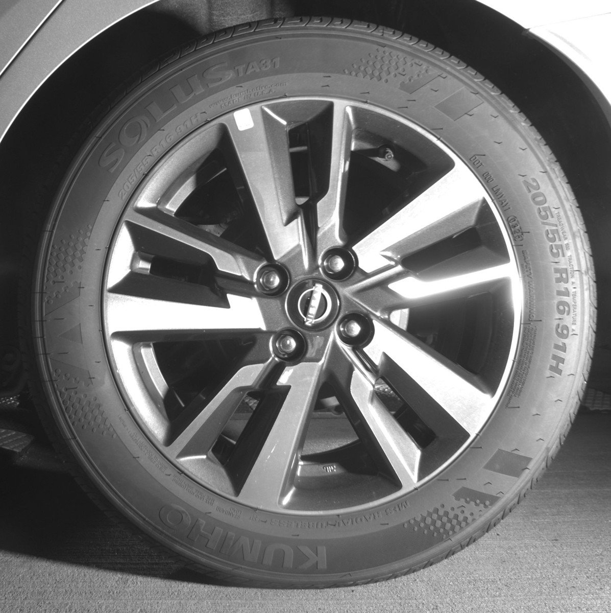 Used 2025 Nissan Versa SV image 14