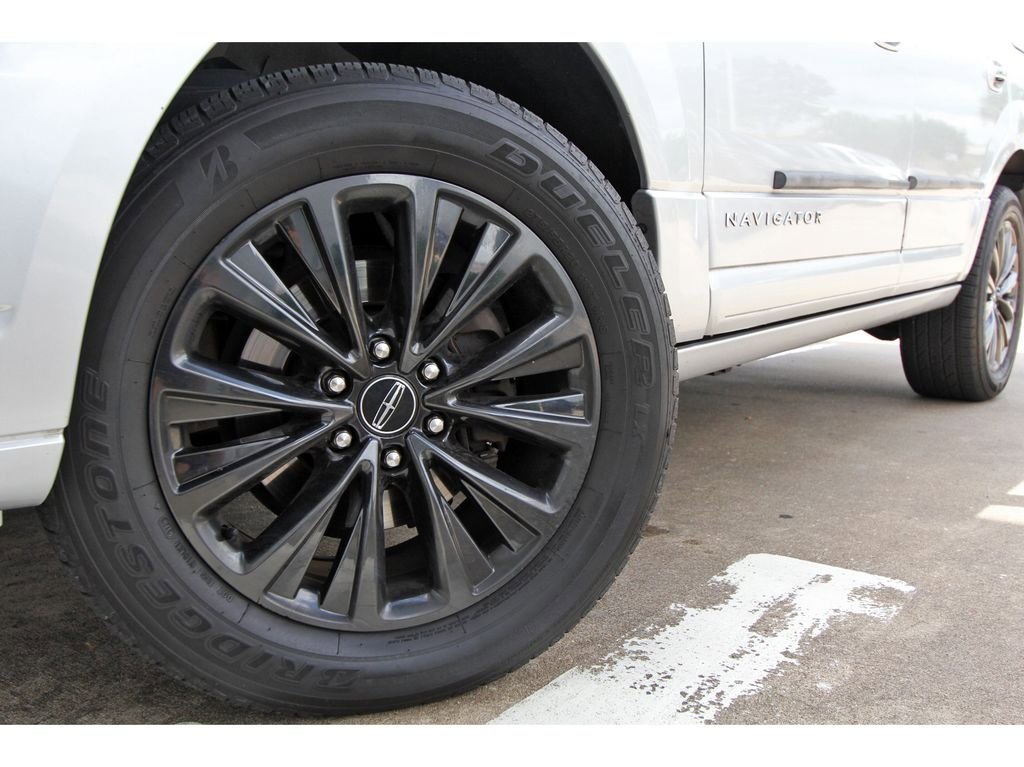 Used 2015 Lincoln Navigator 2WD image 27